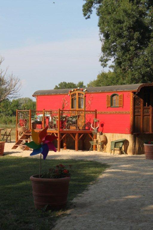Bed and Breakfast La Roulotte "Les Saintes" Екстер'єр фото